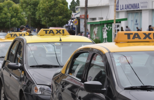 TAXIS, LICENCIAS Y DIGNIDAD LABORAL